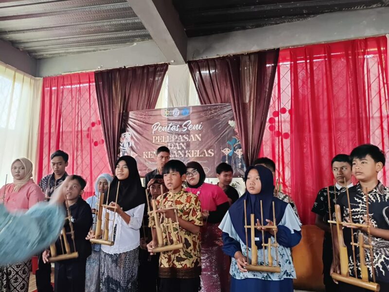 Penampilan menarik dari siswa siswi SLB Ngamprah Raya (foto: istimewa)