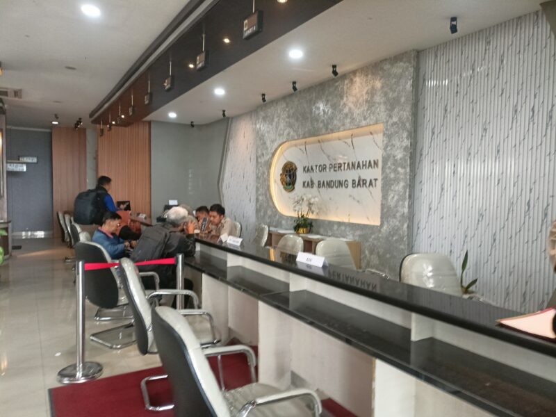 Kantor BPN KBB terletak di jalan Padalarang, Desa Ciburuy, Kecamatan Padalarang (foto: Abdul Kholilulloh)