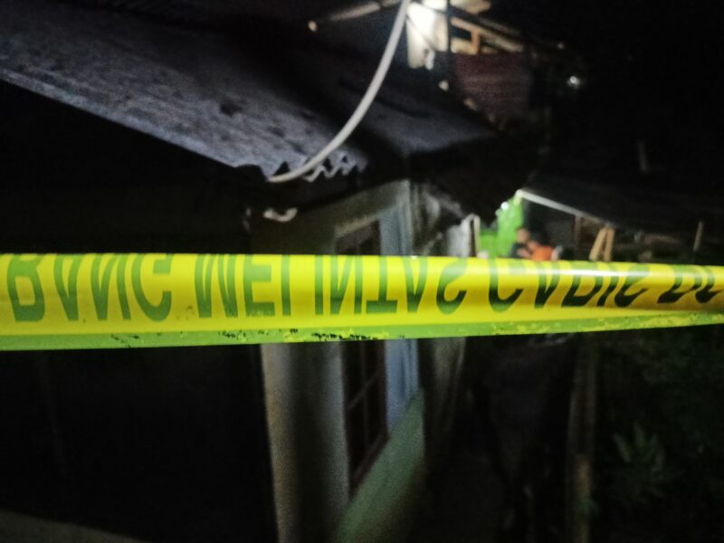 Tim INAFIS Polres Cimahi lakukan olah TKP penemuan jenazah di Desa Mekarsari, Kecamatan Ngamprah (foto: Abdul Kholilulloh)