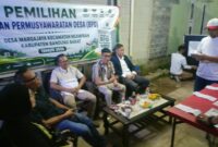 Deri Tri Sumpeno (tengah) terpilih Anggota BPD Dusun 02 Desa Margajaya, Ngamprah KBB. (foto: Abdul Kholilulloh)