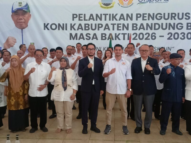 Komite Olahraga Nasional Indonesia (KONI) Jawa Barat resmi melantik jajaran pengurus KONI Kabupaten Bandung Barat (KBB) masa bakti 2026-2030 (foto: Abdul Kholilulloh)