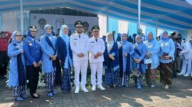 Bupati Bandung Barat, Jeje Ritchie Ismail didampingi Wakil Bupati Bandung Barat Asep Ismail foto bareng bersama jajaran OPD (foto: Abdul Kholilulloh)
