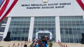Megahnya perayaan HUT KBB ke-19 di gedung putih DPRD KBB (foto: Abdul Kholilulloh)