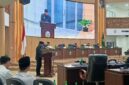 Bupati Bandung Barat Jeje Ritchie Ismail didampingi Wakil Bupati Asep Ismail saat menyampaikan Rancangan Peraturan Daerah (Raperda) tentang Pertanggungjawaban Pelaksanaan APBD Tahun Anggaran 2025 dalam rapat paripurna DPRD Kabupaten Bandung Barat, Senin (29/6/2026). Foto: Abdul Kholilulloh 