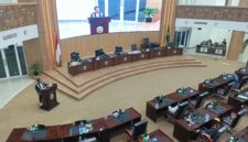 Pembacaan Nota Pengantar Laporan Pertanggungjawaban Pelaksanaan APBD (LPPA) Tahun Anggaran 2025 dalam Rapat Paripurna DPRD KBB, Senin (29/6/2026). Foto: Abdul Kholilulloh