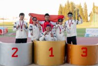 Atlet asal Kabupaten Bandung Barat, Jaenal Aripin, dan para atlet Indonesia didampingi Duta Besar Republik Indonesia untuk Tunisia, Zuhairi Misrawi, usai penyerahan simbolis medali emas pada ajang Grand Prix Para Athletics 2026 yang berlangsung di Tunisia. (Foto: dok. NPCI KBB).
