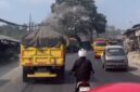 Video penampakan hujan kapur bak salju di Kecamatan Cipatat KBB viral di medsos (foto: tangkapan layar video viral)