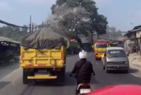 Video penampakan hujan kapur bak salju di Kecamatan Cipatat KBB viral di medsos (foto: tangkapan layar video viral)