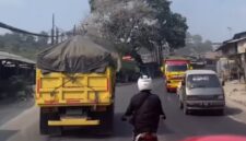 Video penampakan hujan kapur bak salju di Kecamatan Cipatat KBB viral di medsos (foto: tangkapan layar video viral)