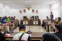 Ketua Komisi IV DPRD Kabupaten Bandung Barat (KBB), Nur Djulaeha, merespons aksi unjuk rasa yang digelar Koalisi Tujuh Serikat Pekerja dan Serikat Buruh di Gedung DPRD KBB, Kamis (30/7/2026), foto: Abdul Kholilulloh