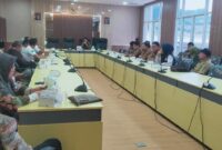 Rapat klarifikasi Desa Ciptagumati Kecamatan Cikalongwetan bersama Komisi III DPRD KBB di Ruang Badan Musyawarah (Bamus) DPRD KBB, Senin (13/7/2026).