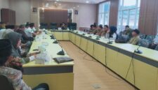 Rapat klarifikasi Desa Ciptagumati Kecamatan Cikalongwetan bersama Komisi III DPRD KBB di Ruang Badan Musyawarah (Bamus) DPRD KBB, Senin (13/7/2026).