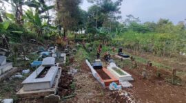 Pembangunan Disperkim Bandung Barat TPU tanah wakaf untuk warga RW 29 dan RW 30 Perumahan Graha Padalarang. yang berlokasi di wilayah administrasi RW 26 Perumahan Permata Padalarang, Desa Jayamekar, Kecamatan Padalarang (foto: Abdul Kholilulloh)
