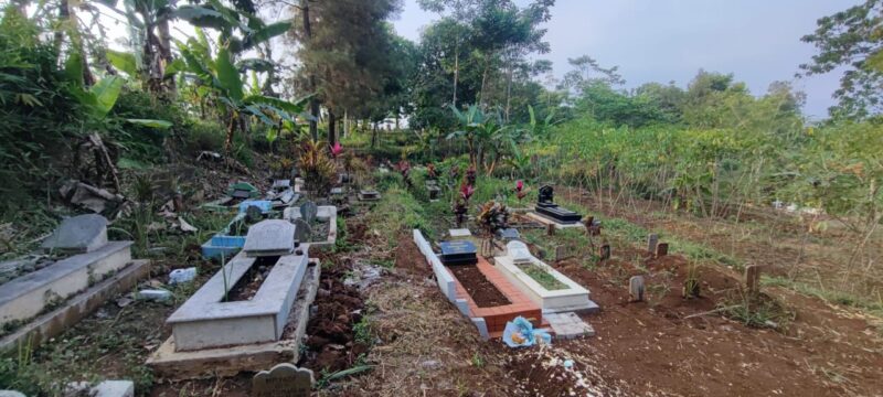 Pembangunan Disperkim Bandung Barat TPU tanah wakaf untuk warga RW 29 dan RW 30 Perumahan Graha Padalarang. yang berlokasi di wilayah administrasi RW 26 Perumahan Permata Padalarang, Desa Jayamekar, Kecamatan Padalarang (foto: Abdul Kholilulloh)