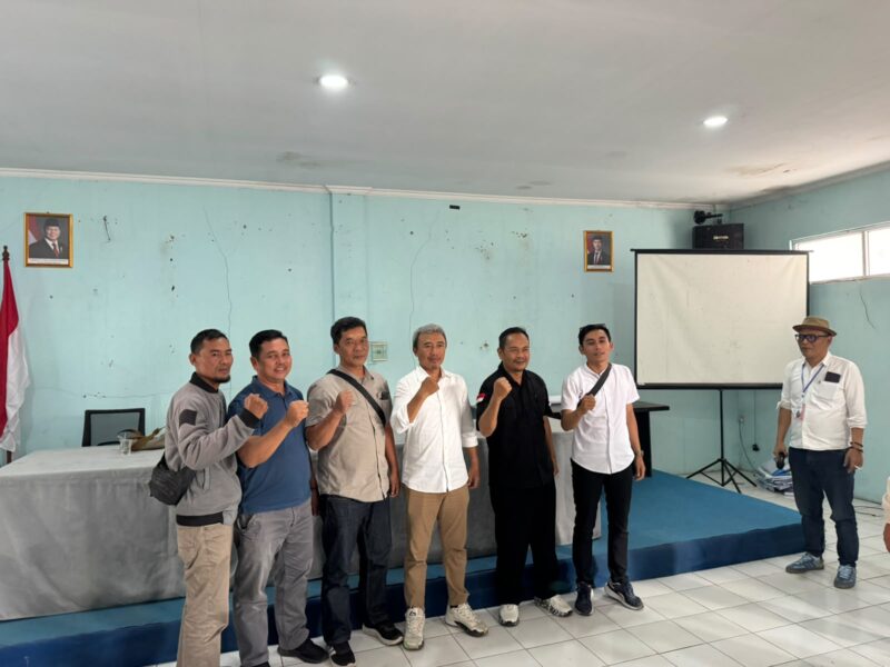 Deden Mulyana, calon nomor urut 1 dari Dusun IV, resmi terpilih sebagai anggota BPD Desa Ciburuy untuk masa bakti 2026–2034.