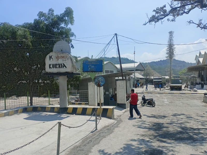 PT Kurnia Parama Adhara (Kurnia Marmer), Desa Ciburuy, Kecamatan Padalarang, Kabupaten Bandung Barat (foto: Abdul Kholilulloh)