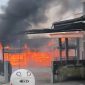 Kebakaran melanda sebuah gudang rongsok di Kampung Panyairan RT 03 RW 02, Desa Cigugur Girang, Kecamatan Parongpong, Kabupaten Bandung Barat (KBB), pada Rabu (29/7/2026) siang.