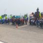 Aksi demo Koalisi Tujuh Serikat Pekerja dan Serikat Buruh Kabupaten Bandung Barat (KBB) di Kantor DPRD dan Pemerintah Kabupaten Bandung Barat, Kamis (30/7/2026). Foto: Abdul Kholilulloh 