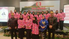 Pengurus Ikatan Wanita Sulawesi Selatan (IWSS) Kabupaten Bandung Barat (KBB) resmi dilantik (foto: Abdul Kholilulloh)