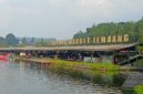Destinasi wisata Floating Market Lembang di Kabupaten Bandung Barat (KBB) mengalami lonjakan jumlah wisatawan selama masa libur sekolah 2026 (foto: Abdul Kholilulloh)