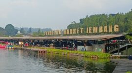 Destinasi wisata Floating Market Lembang di Kabupaten Bandung Barat (KBB) mengalami lonjakan jumlah wisatawan selama masa libur sekolah 2026 (foto: Abdul Kholilulloh)