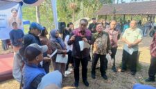 Dede Yusuf menghadiri penyerahan sertifikat dan sosialisasi pertanahan Program PTSL di Kampung Cidadap, Desa Padalarang, Kecamatan Padalarang, Kabupaten Bandung Barat, Jumat (10/7/2026). Foto: Abdul Kholilulloh