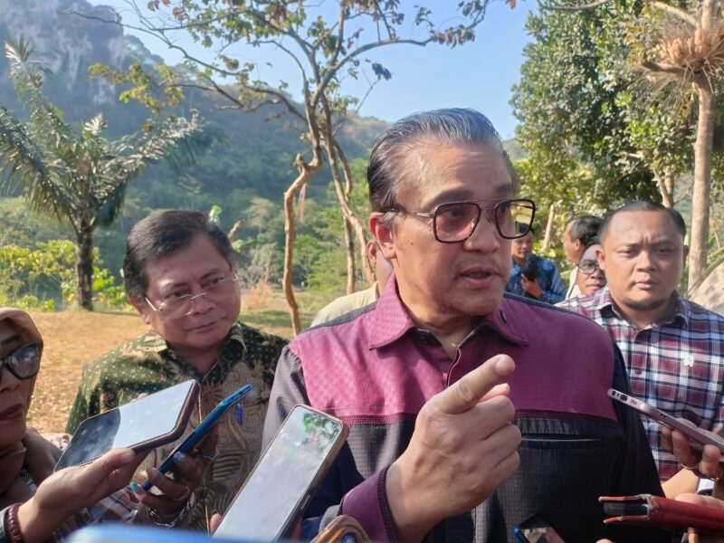 Wakil Ketua Komisi II DPR RI, Dede Yusuf Macan Effendi saat kunjungan ke Padalarang Kabupaten Bandung Barat (foto: Abdul Kholilulloh)