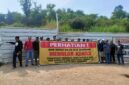 Spanduk protes yang dipasang warga RW20, Perumahan Citra Padalarang Desa Jayamekar (foto: Abdul Kholilulloh)