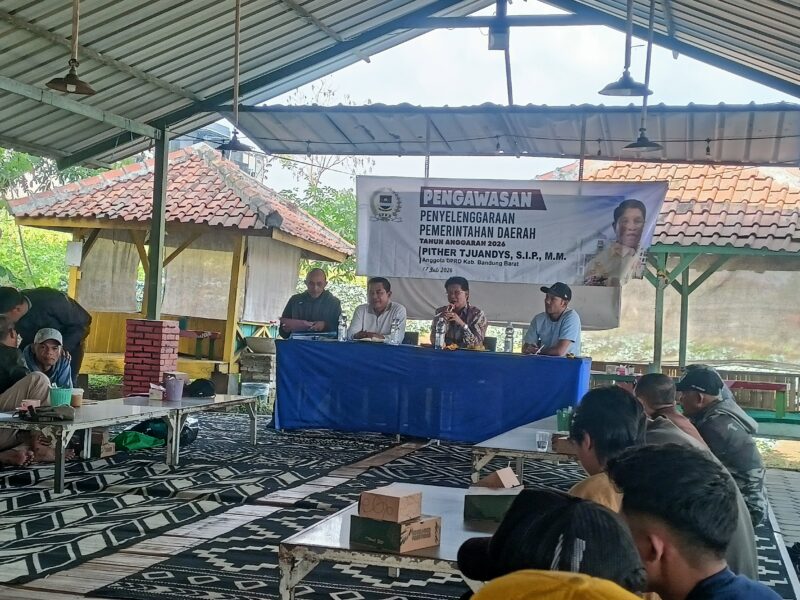 Rapat Pengawasan Penyelenggaraan Pemerintahan Daerah (P3D) tahun anggaran 2026 yang digelar Anggota Komisi III DPRD Kabupaten Bandung Barat Pither Tjuandys bersama pengurus PBVSI KBB (foto: Abdul Kholilulloh)