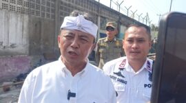Sekretaris Daerah (Sekda) Provinsi Jawa Barat, Herman Suryatman didampingi Kabid Trantibum Satpol PP Jabar, Gatot Sambas (foto: Abdul Kholilulloh)