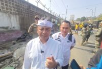 Sekretaris Daerah (Sekda) Provinsi Jawa Barat, Herman Suryatman saat meninjau lokasi penertiban bangli di Padalarang Bandung Barat (foto: Abdul Kholilulloh)