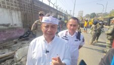 Sekretaris Daerah (Sekda) Provinsi Jawa Barat, Herman Suryatman saat meninjau lokasi penertiban bangli di Padalarang Bandung Barat (foto: Abdul Kholilulloh)