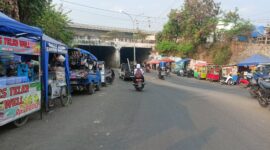 PKL Underpas Stasiun Padalarang Bandung Barat (foto: Abdul Kholilulloh)
