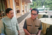 Ketua Komisi II DPRD Kabupaten Bandung Barat, Amung Makmur (kanan) didampingi anggota Komisi II DPRD KBB, Asep Sofyan (kiri), foto: Abdul Kholilulloh 