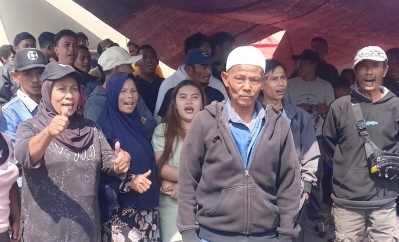 Warga juga menyampaikan aspirasi kepada Gubernur Jawa Barat, Dedi Mulyadi atau yang akrab disapa Kang Dedi Mulyadi (KDM), foto: Abdul Kholilulloh 