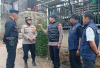 Polisi olah TKP usai ledakan mortir di Kampung Ciparang RT 04 RW 07, Desa Cipatat, Kecamatan Cipatat, Kabupaten Bandung Barat, Rabu (8/7/2026), foto: istimewa 