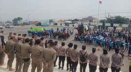 Masa aksi buruh berhasil merangsak masuk dan menduduki gedung DPRD KBB, Kamis 30 Juli 2026