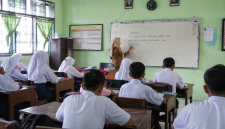 Ilustrasi kegiatan belajar mengajar siswa (foto: desain Abdul Kholilulloh)