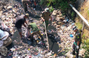 Satgas Citarum Harum Sub 3 Sektor 4 bergerak cepat melakukan pembersihan aliran Sungai Cihaur di Desa Padalarang (foto: istimewa)