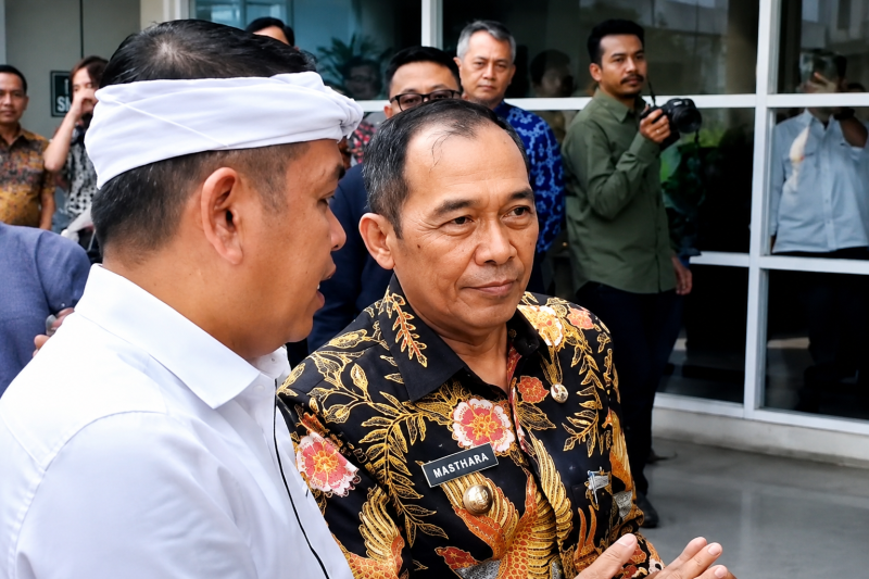 Gubernur Jawa Barat Dedi Mulyadi melontarkan teguran keras kepada Wali Kota Cimahi Ngatiyana terkait maraknya dugaan peredaran obat keras jenis tramadol (foto: istimewa)