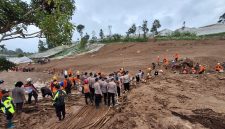 Bencana longsor di Desa Pasirlangu Kecamatan Cisarua KBB berapa bulan lalu (foto: ilustrasi/dok. Abdul Kholilulloh)