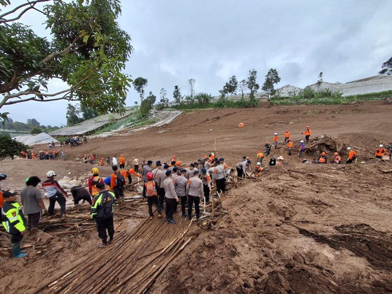 Bencana longsor di Desa Pasirlangu Kecamatan Cisarua KBB berapa bulan lalu (foto: ilustrasi/dok. Abdul Kholilulloh)