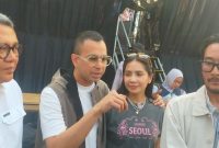 Utusan Khusus Presiden Bidang Pembinaan Generasi Muda dan Pekerja Seni, Raffi Ahmad didampingi istri saat menghadiri JAJARANS FESTIVAL di Kota Baru Parahyangan Kecamatan Padalarang Kabupaten Bandung Barat (foto: Abdul Kholilulloh)