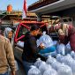 Dua politisi Partai Golkar yang duduk di Komisi IV DPR RI, yakni Dadang M. Naser dan Ir. Panggah Susanto, M.M., kompak menyalurkan bantuan 350 ribu benih ikan kepada masyarakat Padalarang, Kabupaten Bandung Barat (foto: tim Sabilulungan)