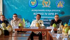 Wakil Ketua Komisi IV DPR RI Ir. Panggah Susanto, M.M. saat mengadakan reses serap aspirasi masyarakat (foto: istimewa)