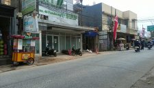 Sebanyak 16 bangunan liar disepanjang jalan GA Manulang, Sudimampir, Kecamatan Padalarang, Kabupaten Bandung Barat (KBB) terancam dibongkar paksa (foto: Abdul Kholilulloh)