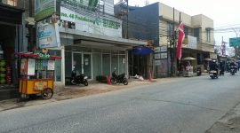 Sebanyak 16 bangunan liar disepanjang jalan GA Manulang, Sudimampir, Kecamatan Padalarang, Kabupaten Bandung Barat (KBB) terancam dibongkar paksa (foto: Abdul Kholilulloh)