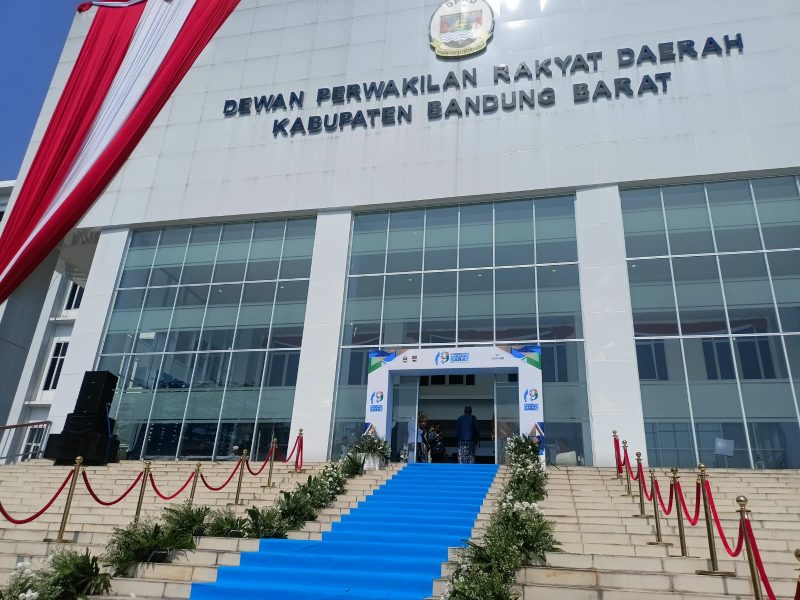 Gedung DPRD KBB, Kecamatan Ngamprah (foto: Abdul Kholilulloh)