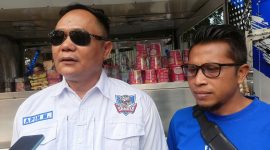 Ketua Umum Bobotoh Maung Bandung Bersatu (BOMBER), Dian Purnama didampingi Ketua BOMBER KBB, Duseng (foto: Abdul Kholilulloh)