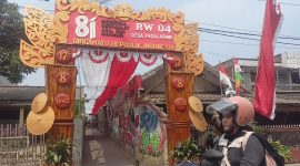 Sambut HUT RI ke 81 warga Kampung Rancabali, Gang Karangsari, RW 04, Desa Padalarang, Kecamatan Padalarang, Kabupaten Bandung Barat (KBB) hiasi mural dan Bender merah putih (foto: Abdul Kholilulloh)